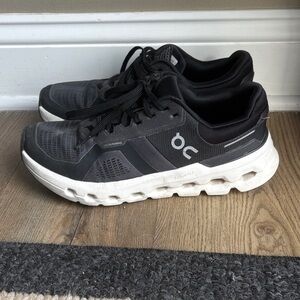 On Clound Running Women’s Black and White Running Shoes